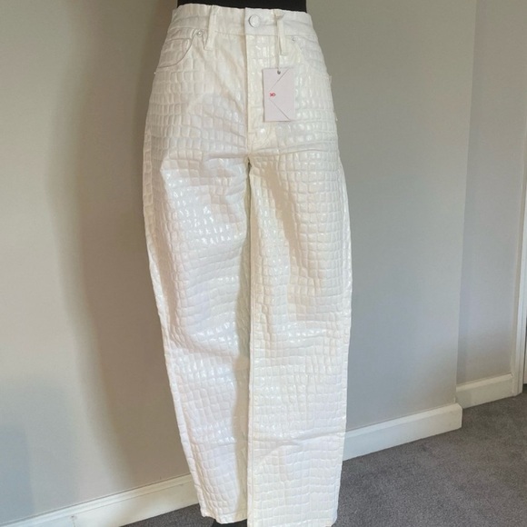 Good American Pants - NWOT Good American  Straight White  Crocodile Print Pants